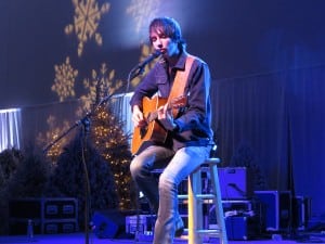 Book or Hire Mo Pitney Country Music Singer